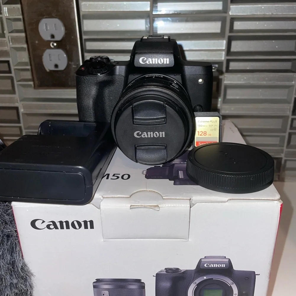 Canon EOS M50
